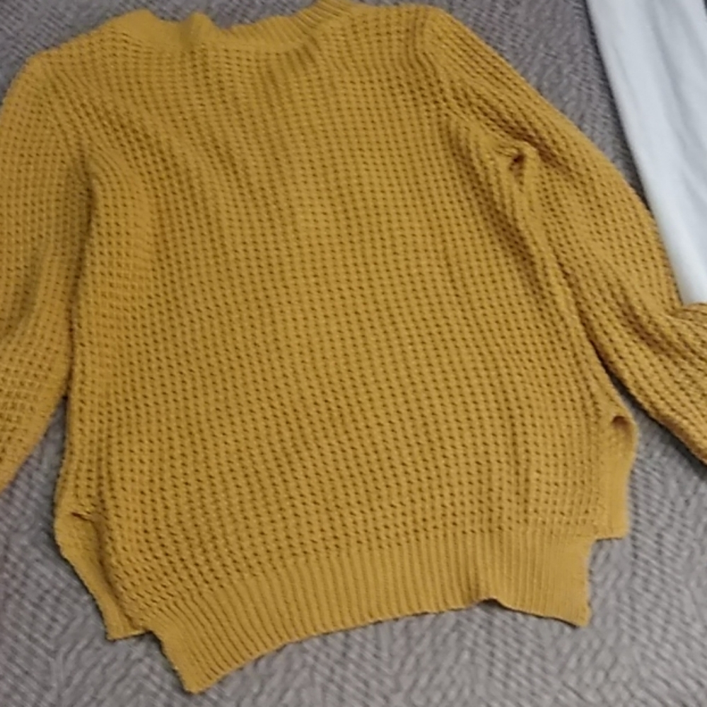 Sweater - Picture 6 of 6